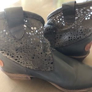 Coolway Flavia crochet booties